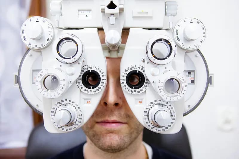 Co różni okulary kupione u optyka od kupionych poza zakładem? - zdjęcie 1